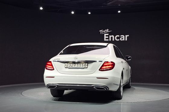 Mercedes-Benz E-Class E220d Exclusive — пробег 110 836 км — фото 4 из 5