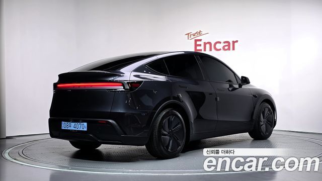 Tesla Model Y RWD — пробег 9 533 км — фото 2 из 5