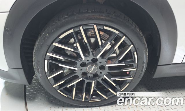 Mini Cooper Favoured — пробег 11 831 км — фото 5 из 5