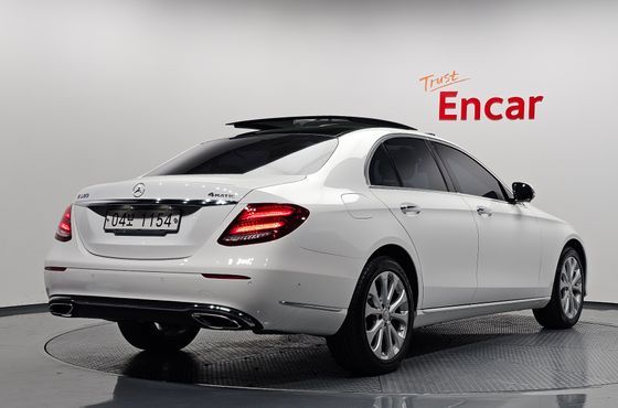 Mercedes-Benz E-Class E300 4MATIC Exclusive — пробег 89 054 км — фото 2 из 5