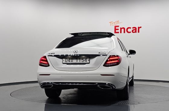 Mercedes-Benz E-Class E300 4MATIC Exclusive — пробег 89 054 км — фото 4 из 5