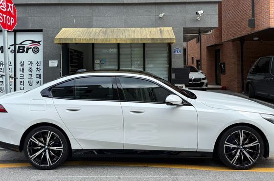 BMW 5-Series 530i xDrive M Sport — пробег 1 248 км — фото 3 из 5