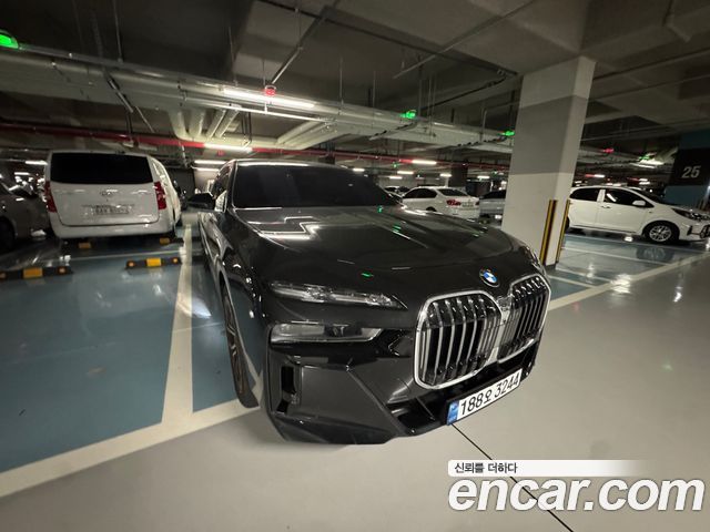 BMW 7-Series 740d xDrive M Sport — пробег 9 400 км — фото 1 из 5