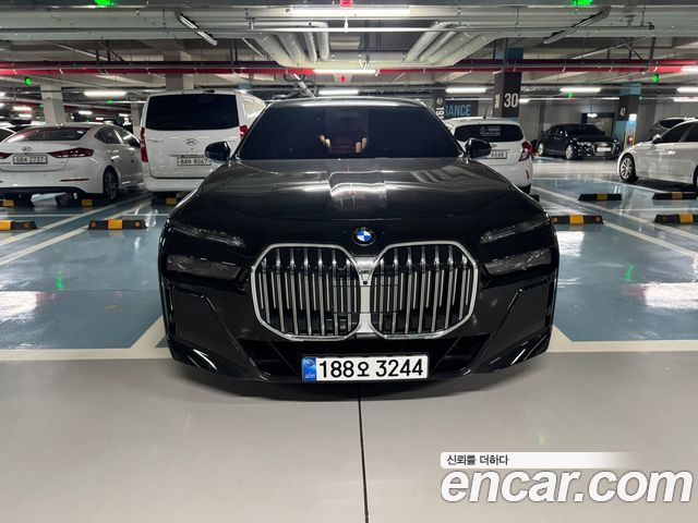 BMW 7-Series 740d xDrive M Sport — пробег 9 400 км — фото 3 из 5