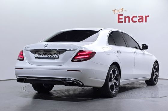Mercedes-Benz E-Class E250 Avantgarde — пробег 64 736 км — фото 2 из 5