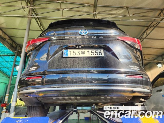 Toyota Sienna 2.5 Hybrid AWD — пробег 89 093 км — фото 2 из 2