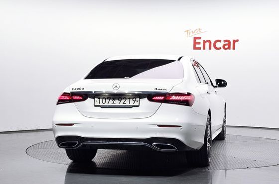Mercedes-Benz E-Class E220d 4MATIC AMG Line — пробег 69 234 км — фото 4 из 5