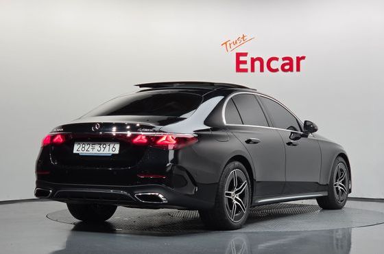 Mercedes-Benz E-Class E300 4MATIC AMG Line — пробег 4 042 км — фото 2 из 5