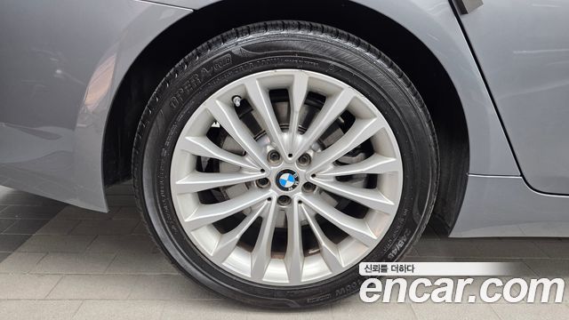BMW 5-Series 520i Luxury — пробег 48 693 км — фото 5 из 5