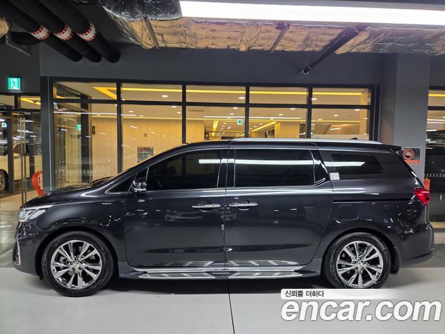 Kia Carnival 9-Seater Noblesse Special — пробег 46 000 км — фото 5 из 5