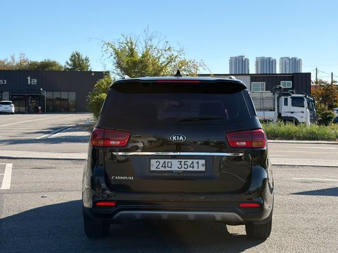 Kia Carnival 9-Seater Luxury — пробег 168 000 км — фото 4 из 5