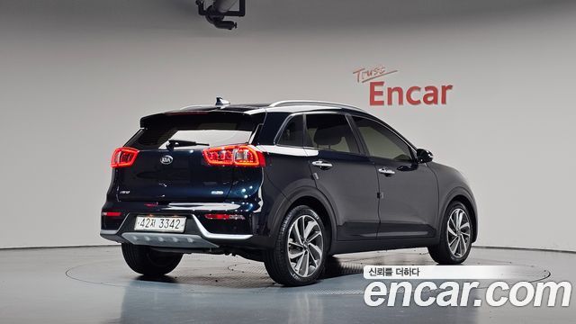 Kia Niro Prestige — пробег 116 019 км — фото 2 из 5