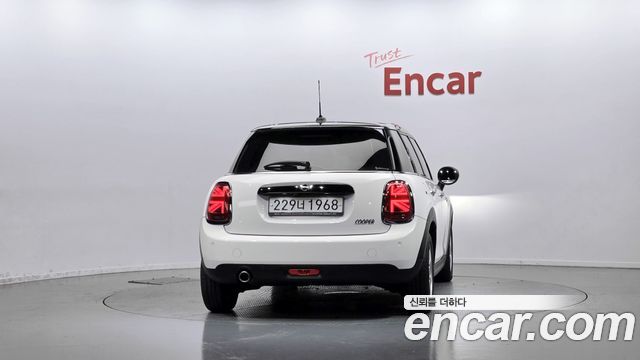 Mini Cooper 5Door Standard 3rd — пробег 58 327 км — фото 4 из 5