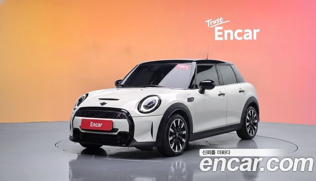 Mini Cooper 5Door Classic Launch Pack Third Generation — пробег 25 175 км — фото 1 из 5