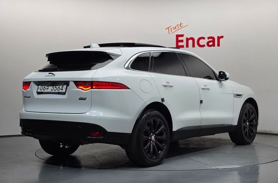 Jaguar F-PACE 20d Prestige — пробег 155 088 км — фото 2 из 5