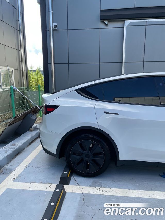 Tesla Model Y RWD — пробег 45 161 км — фото 5 из 5