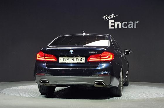 BMW 5-Series 520d M Sport Package Plus — пробег 186 424 км — фото 4 из 5