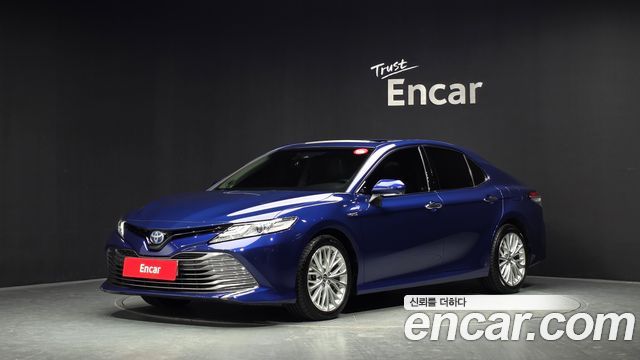 Toyota Camry 2.5 XLE Hybrid — пробег 68 433 км — фото 1 из 5
