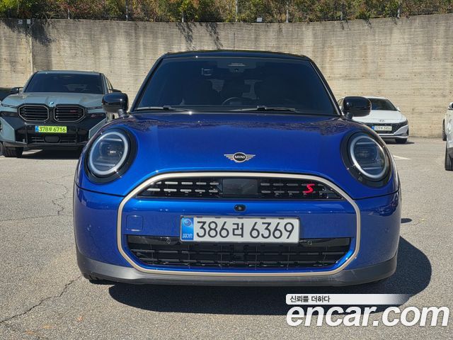 Mini Cooper 5 Door Favoured — пробег 4 026 км — фото 3 из 5