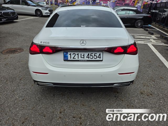 Mercedes-Benz E-Class E200 Exclusive — пробег 350 км — фото 4 из 5