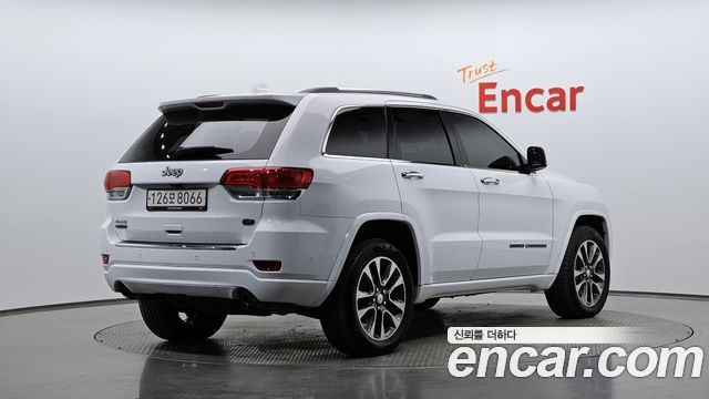 Jeep Cherokee 3.0 Diesel Overland WK2 — пробег 237 958 км — фото 2 из 5