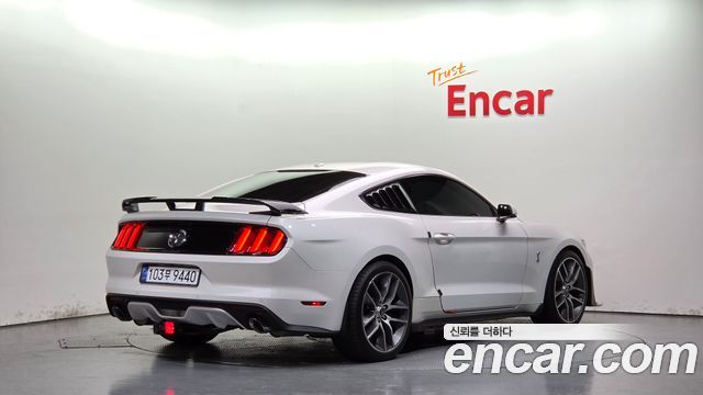 Ford Mustang GT Coupe — пробег 105 924 км — фото 2 из 5