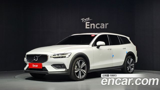 Volvo V60 B5 Pro AWD — пробег 105 472 км — фото 1 из 5