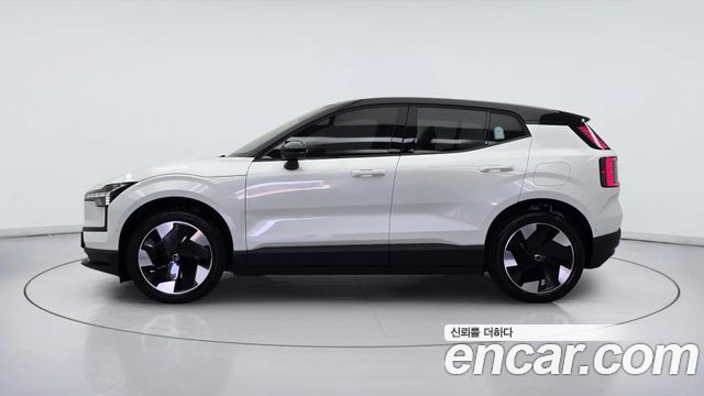Volvo EX30 Ultra — пробег 2 039 км — фото 3 из 5