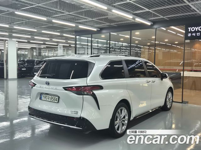 Toyota Sienna 2.5 Hybrid 2WD — пробег 30 295 км — фото 2 из 5