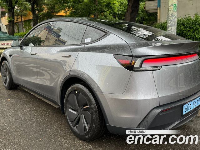 Tesla Model Y Premium RWD — пробег 2 850 км — фото 4 из 5
