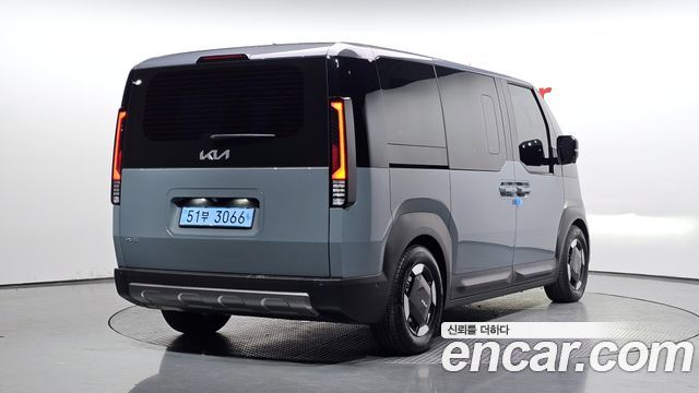 Kia PV5 Passenger 5 Seater Plus — пробег 8 074 км — фото 2 из 5