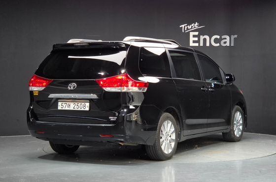 Toyota Sienna 3.5 AWD — пробег 95 634 км — фото 2 из 5