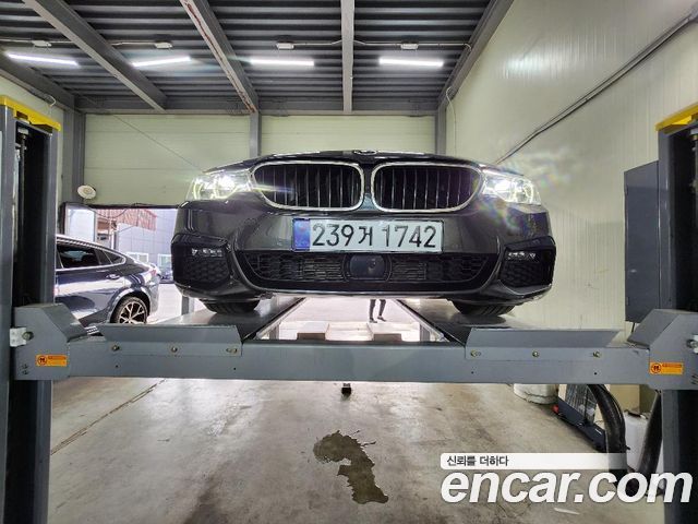BMW 5-Series 520d xDrive M Sport Package Plus — пробег 140 556 км — фото 1 из 3