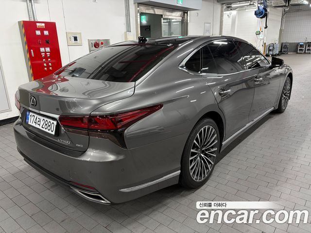 Lexus LS 3.5 Luxury AWD — пробег 14 500 км — фото 2 из 5