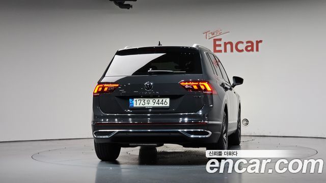 Volkswagen Tiguan 2.0 TDI Premium — пробег 46 400 км — фото 4 из 5